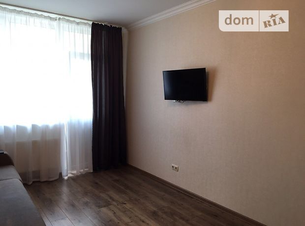 Rent an apartment in Kyiv on the St. Lomonosova per 13000 uah. 