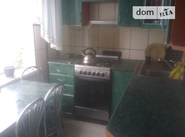 Rent daily an apartment in Kyiv on the St. Krushelnytskoi Solomii per 700 uah. 