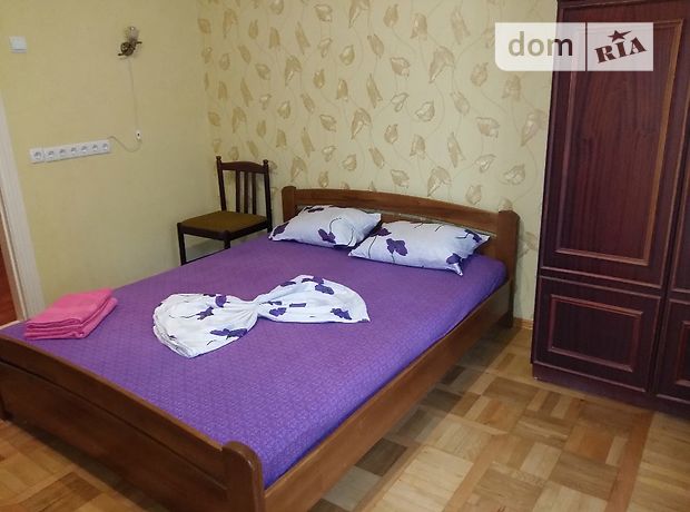 Rent daily an apartment in Kyiv on the Blvd. Druzhby Narodiv per 1100 uah. 