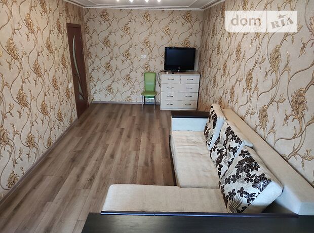 Rent daily an apartment in Zaporizhzhia on the St. Avtozavodska per 450 uah. 