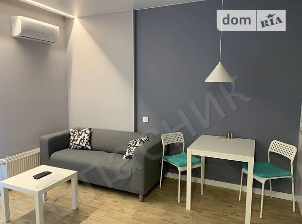 Rent an apartment in Kyiv on the St. Teremkivska 1 per 15000 uah. 
