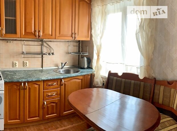 Rent an apartment in Kyiv on the St. Obolonska per 15000 uah. 