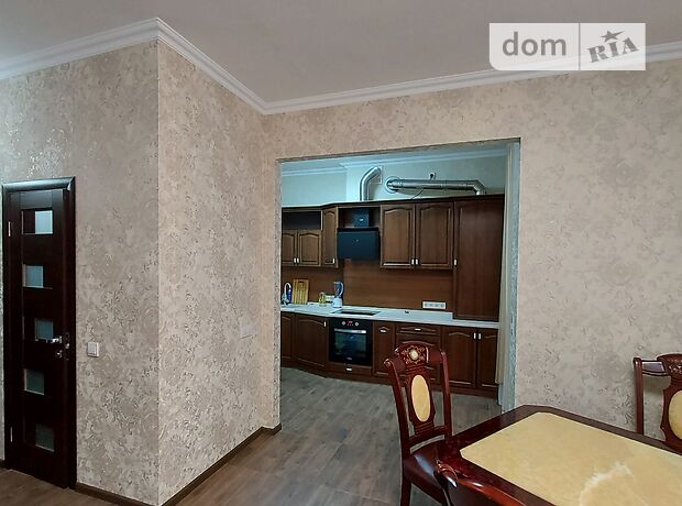 Rent an apartment in Uzhhorod on the St. Vozziednannia per 13700 uah. 