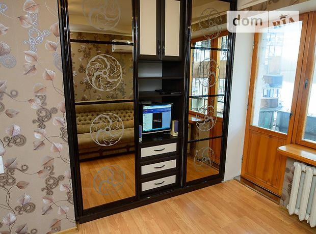 Rent daily an apartment in Cherkasy on the St. Rizdviana per 450 uah. 