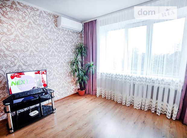 Rent daily an apartment in Vinnytsia on the Avenue Yunosti per 650 uah. 