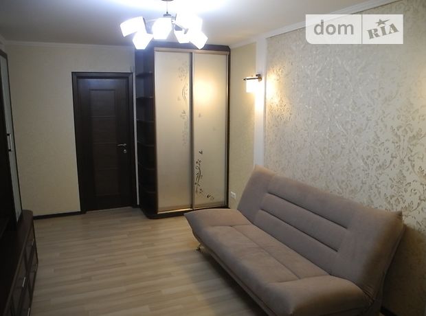 Rent an apartment in Kyiv on the St. Podvoiskoho per 13500 uah. 