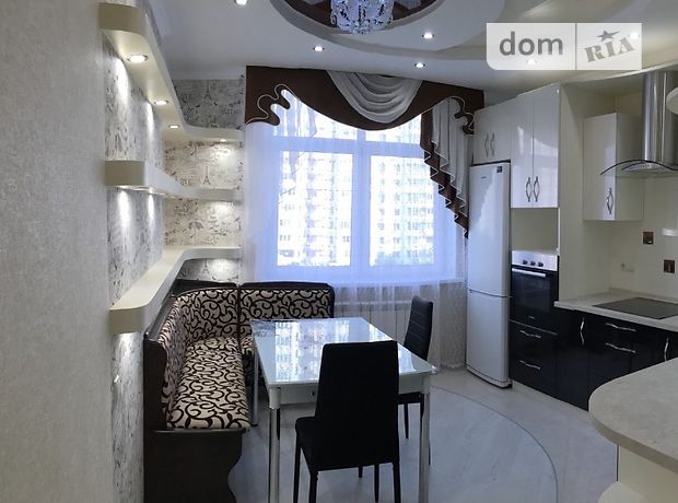 Rent an apartment in Kyiv on the St. Akhmatovoi Anny per 11500 uah. 