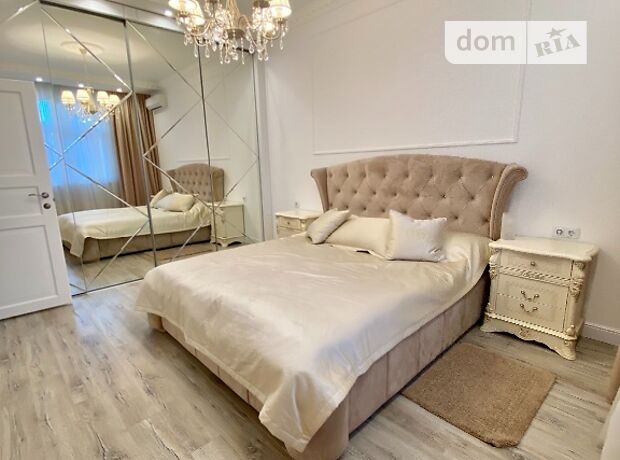 Rent an apartment in Kyiv on the St. Vasylia Tiutiunnyka per 30899 uah. 