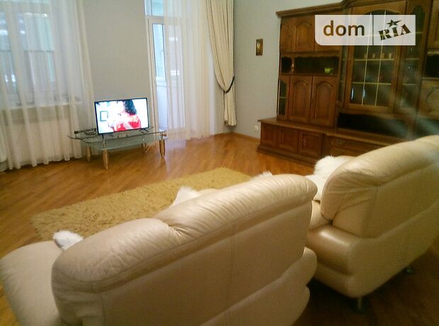 Rent an apartment in Kyiv in Pecherskyi district per 23000 uah. 