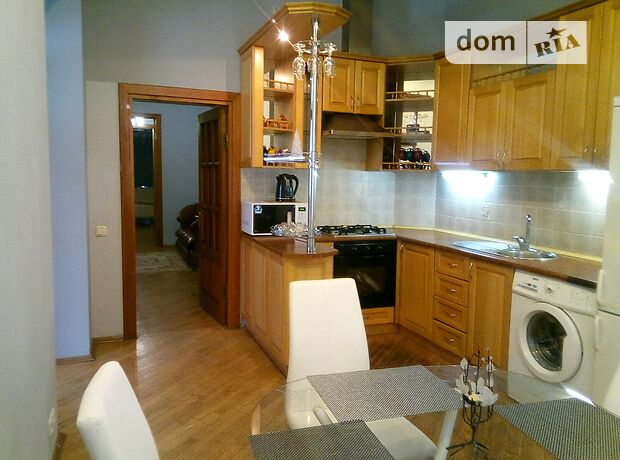 Rent an apartment in Kyiv in Pecherskyi district per 23000 uah. 