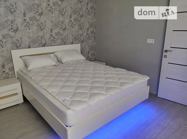 Rent an apartment in Kyiv on the St. Ihorivska 16г per 16000 uah. 