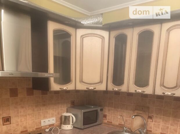 Rent an apartment in Kyiv on the St. Bratyslavska per 9500 uah. 