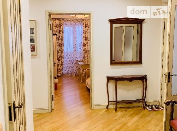 Rent an apartment in Kyiv on the St. Dmytrivska per 56180 uah. 
