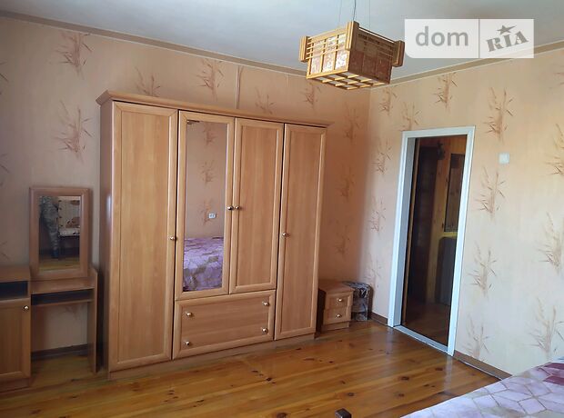 Rent a room in Kyiv on the St. Zhovtneva per 3000 uah. 