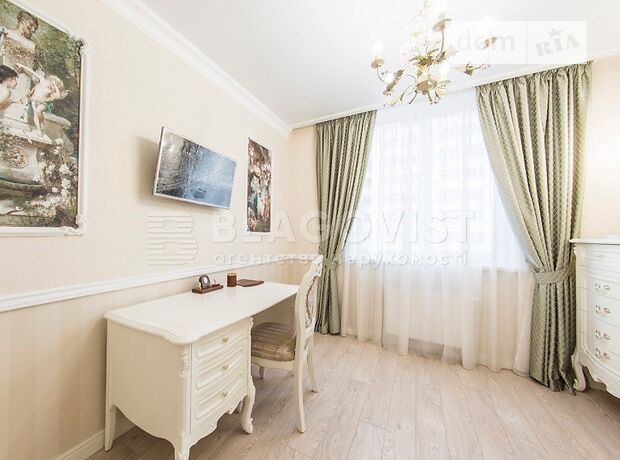 Rent an apartment in Kyiv on the St. Osvity per 29330 uah. 