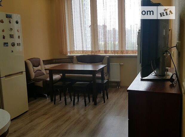 Зняти квартиру в Києві на вул. Олени Пчілки за 15000 грн. 