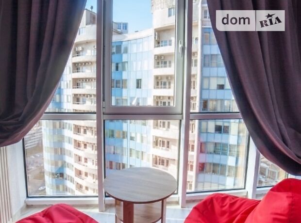 Rent daily an apartment in Odesa on the St. Henuezka per 800 uah. 