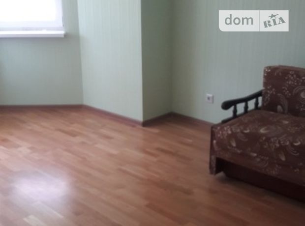 Rent an apartment in Kyiv on the St. Hradynska per 11142 uah. 
