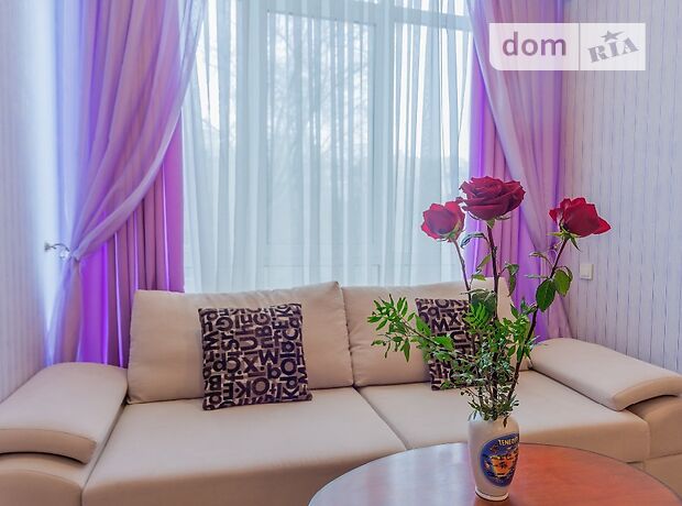 Rent daily an apartment in Odesa on the Blvd. Frantsuzkyi per 830 uah. 