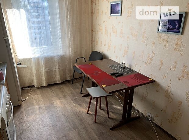 Rent an apartment in Kyiv on the St. Poliarna per 6000 uah. 