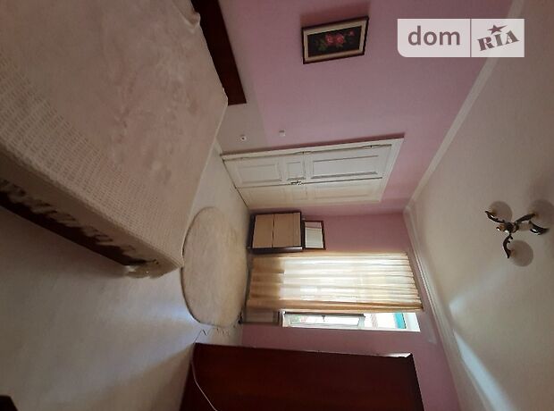 Rent daily an apartment in Chernivtsi on the St. Soborna per 500 uah. 