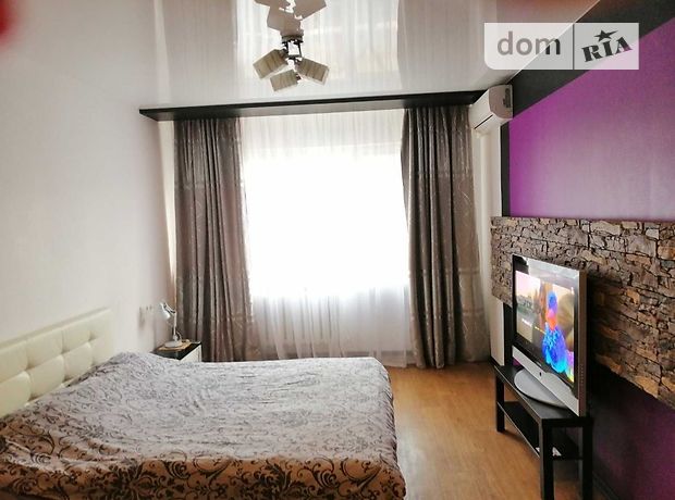 Rent daily an apartment in Kharkiv on the Avenue Haharina per 520 uah. 