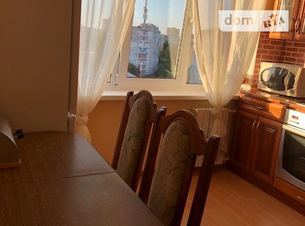Зняти квартиру в Києві біля ст.м. Мінська за 17000 грн. 