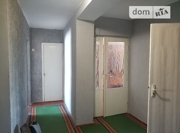 Rent daily an apartment in Chernivtsi on the Blvd. Heroiv Krut per 350 uah. 
