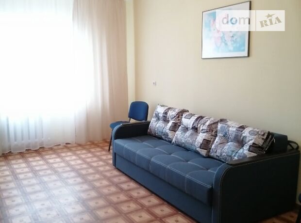 Rent an apartment in Kyiv on the St. Myloslavska per 6000 uah. 