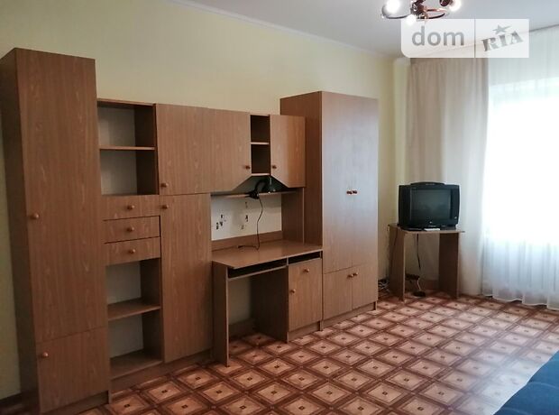 Rent an apartment in Kyiv on the St. Myloslavska per 6000 uah. 