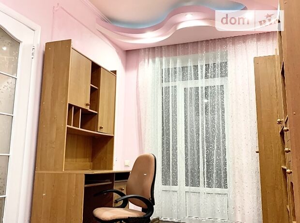 Rent an apartment in Dnipro on the St. Povitroflotska per 6500 uah. 