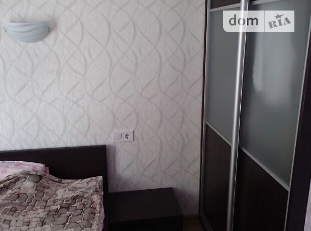 Rent an apartment in Kyiv on the St. Petrytskoho Anatoliia 15 per 13000 uah. 