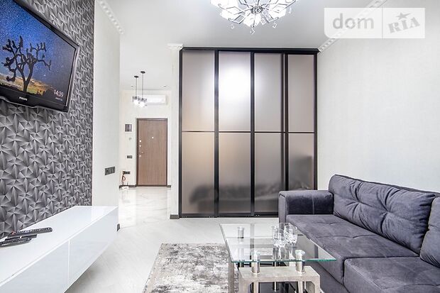 Rent daily an apartment in Odesa on the St. Henuezka per 1100 uah. 