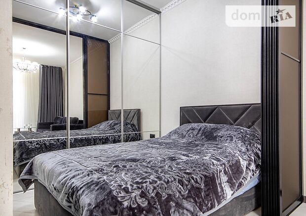 Rent daily an apartment in Odesa on the St. Henuezka per 1100 uah. 