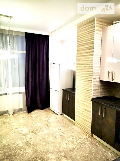 Rent an apartment in Kyiv on the St. Praktychna per 14000 uah. 
