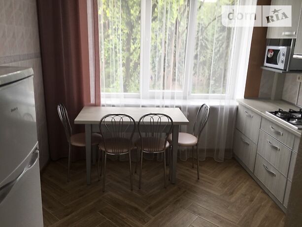 Rent an apartment in Khmelnytskyi on the St. Volodymyrska per 10000 uah. 