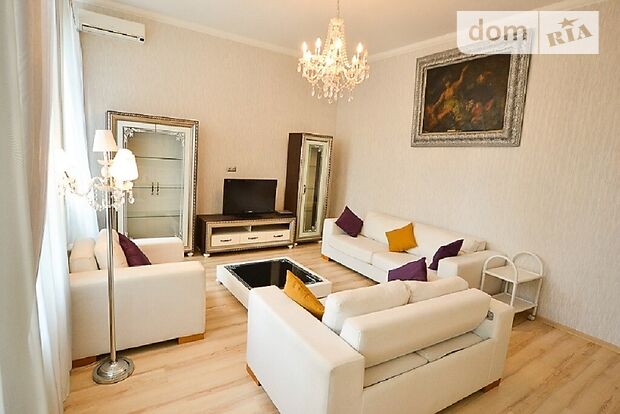Rent an apartment in Kyiv on the St. Saksahanskoho per 33149 uah. 