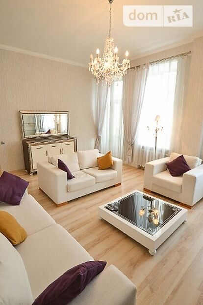 Rent an apartment in Kyiv on the St. Saksahanskoho per 33149 uah. 