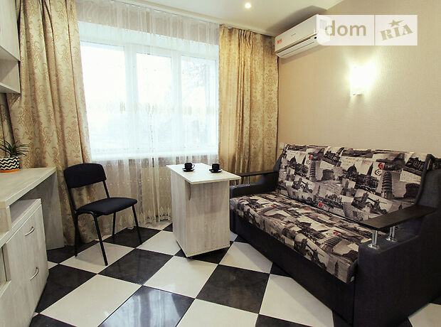 Rent daily an apartment in Dnipro on the Avenue Haharina 50 per 600 uah. 