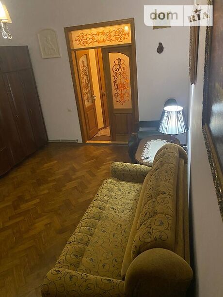 Rent an apartment in Lviv on the St. Hushalevycha per 7000 uah. 
