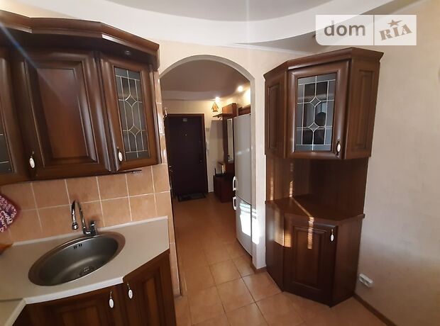 Rent an apartment in Kyiv on the St. Bohatyrska 18 per 10000 uah. 