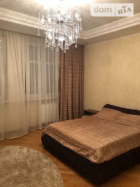 Снять квартиру в Киеве на ул. Евгения Коновальца за 32000 грн. 