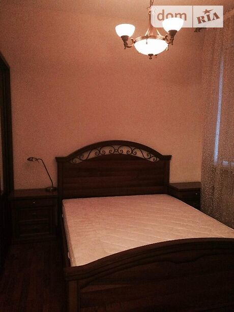 Rent an apartment in Kyiv on the St. Saksahanskoho per 26000 uah. 