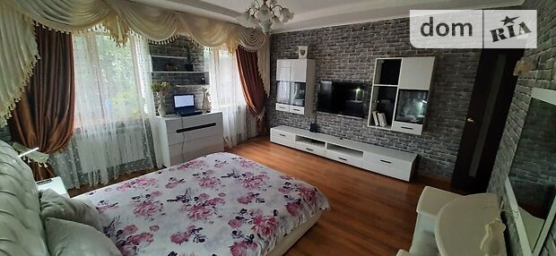 Rent daily a house in Odesa on the 1-a Liustdorfska line 14 per 1500 uah. 
