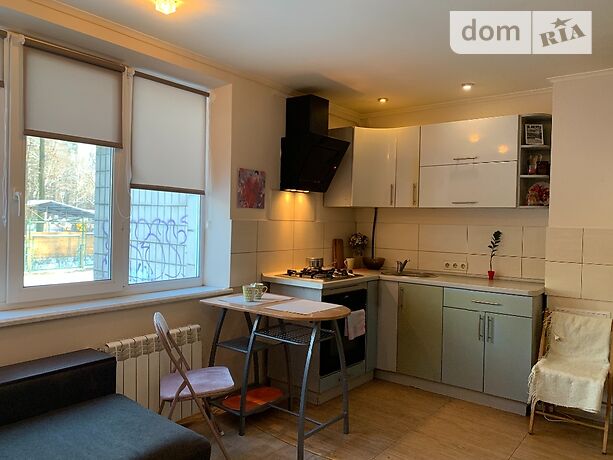 Rent an apartment in Kyiv on the St. Lvivska per 10000 uah. 