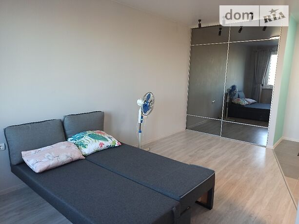 Rent an apartment in Odesa on the 1-a Liustdorfska line 100-А per 8000 uah. 
