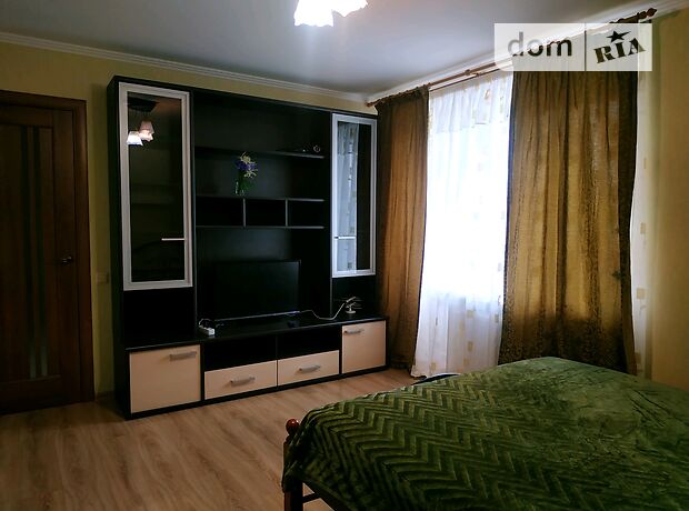 Rent daily an apartment in Vinnytsia on the lane Serednii per 600 uah. 