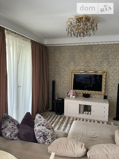 Rent an apartment in Kyiv on the St. Borshchahivska per 18000 uah. 