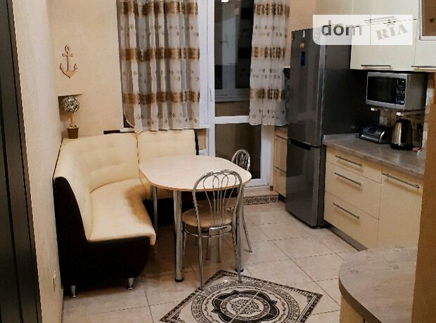 Rent daily an apartment in Odesa on the St. Bocharova henerala per 800 uah. 