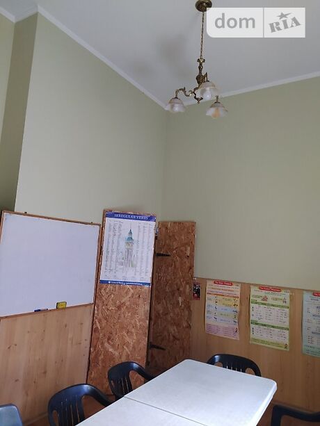 Rent an office in Kyiv on the Blvd. Darnytskyi per 14000 uah. 